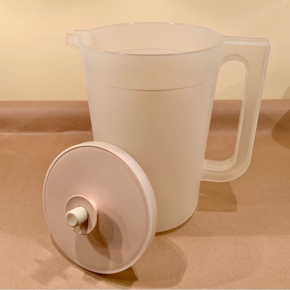 Tupperware 2-Qt. Pitcher - Picture 3 of 4